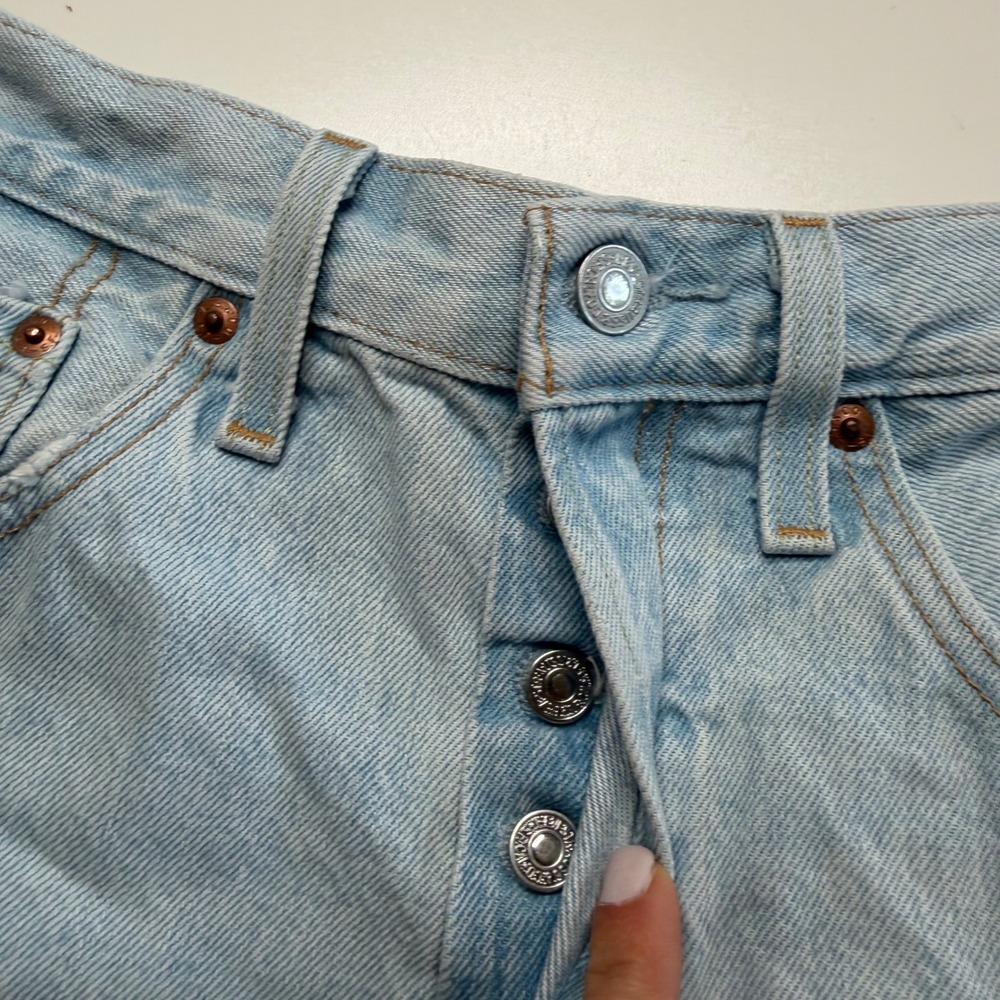 LEVIS 501 Original Denim Shorts Light Wash Distressed Women's Size 27 Mid-Thigh - Picture 3 of 9